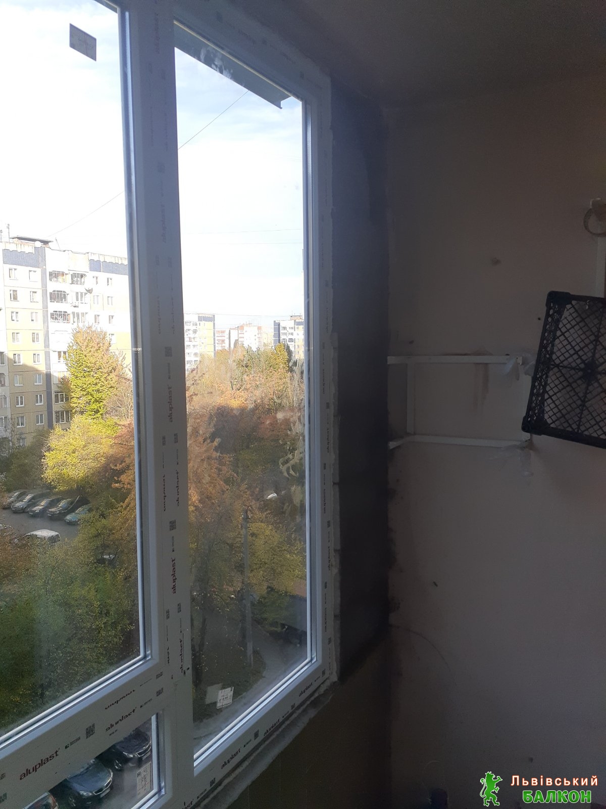 Монтаж вікон та мурування боків з  газоблоків
