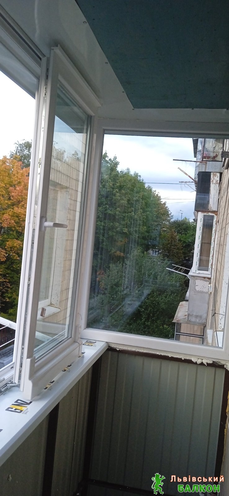 Скління балкону та зварні роботи