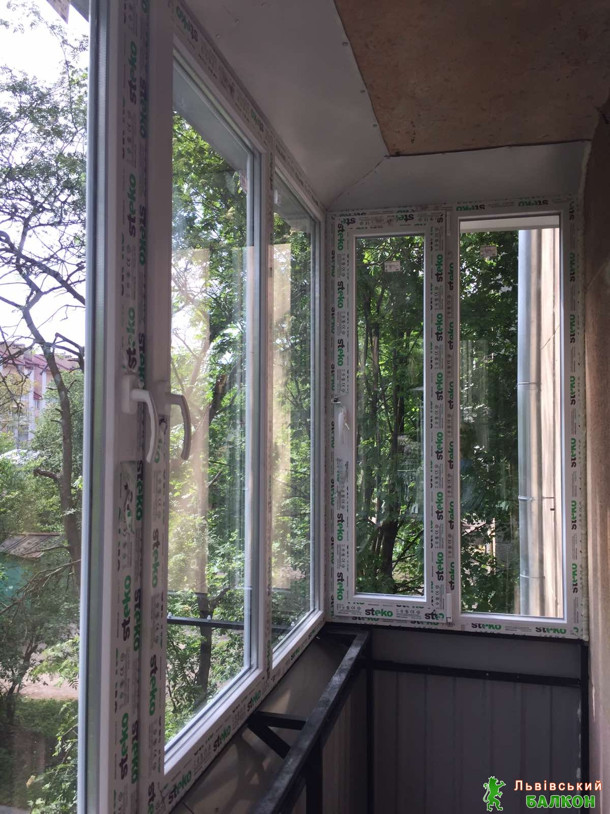 Зварювальні роботи та скління балкону