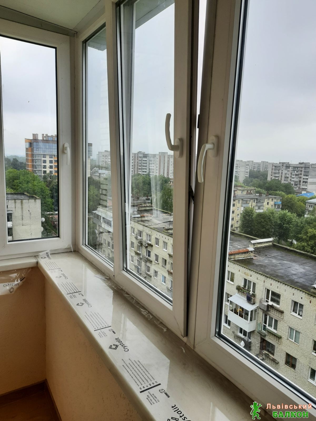 Скління балкону та ремонтні роботи